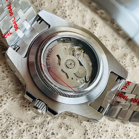COPY - Seiko Mods NH35 movement Japan 
With Red bull  Face ceramic bezel - Picture 9 of 9
